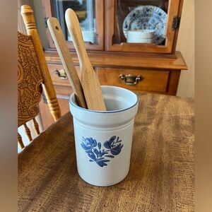 Pfaltzgraff utensil holder